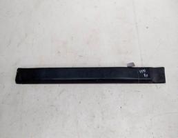 Молдинг двери передней правой для Volvo 340 II (1985—1992)  запчасти бу