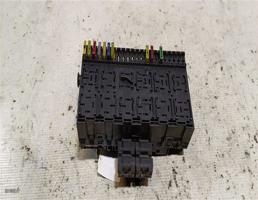 Блок предохранителей для VOLKSWAGEN Passat B4 (1993—1997)  запчасти бу