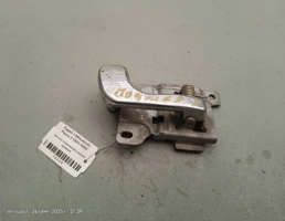 Крючок двери правой для Mitsubishi Pajero II (1991—1997)  запчасти бу