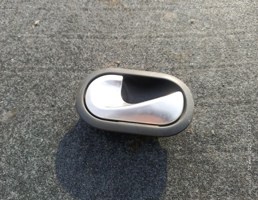 Крючок двери левой для Renault Megane II (2002—2006)  запчасти бу