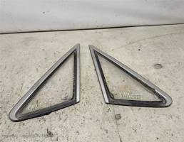 Стекло кузовное глухое пара для Opel Kadett E (1984—1989)  запчасти бу