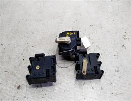 Моторчик заслонки печки км-т для Mazda 3 BK (2003—2006)  запчасти бу