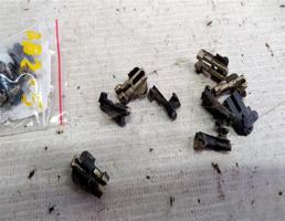 Пистон молдинга стекла для Audi 80 B2 (1978—1986)  запчасти бу