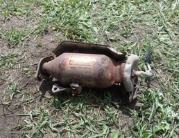 Коллектор выпускной для Peugeot 107 I рестайлинг (2009—2012)  запчасти бу