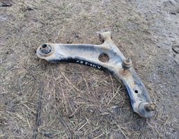 Рычаг передний правый для Peugeot 107 I рестайлинг (2009—2012)  запчасти бу