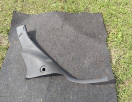 Накладка на стойку нижняя заднюю левую для Peugeot 107 I рестайлинг (2009—2012)  запчасти бу