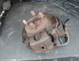 Кулак поворотный передний правый для Suzuki Cultus Wagon II рестайлинг (1998—2002)  запчасти бу