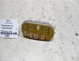 Повторитель на крыло белый для VOLKSWAGEN Passat B5 (1996—2001)  запчасти бу