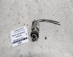 Патрон повторителя поворота для Nissan Almera N15 (1995—2000)  запчасти бу