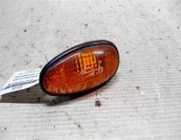 Повторитель на крыло желтый для Mitsubishi Galant VII (1992—1997)  запчасти бу