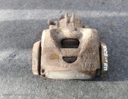 Суппорт передний правый для Peugeot 3008 I рестайлинг (2013—2016)  запчасти бу