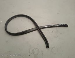 Резинка рамки стекла лобового для Land Rover Defender I (1983—2007)  запчасти бу