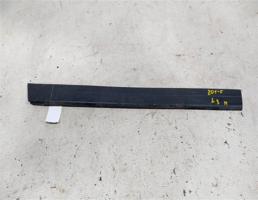 Молдинг двери нижний задней левой для Mercedes-Benz 190 (W201) W201 (1982—1993)  запчасти бу