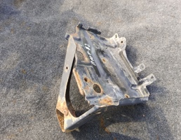 Крепление АКБ (корпус / подставка) для Peugeot 107 I рестайлинг (2009—2012)  запчасти бу