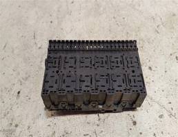 Блок предохранителей для VOLKSWAGEN Golf Mk3 (1991—2000)  запчасти бу