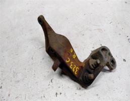 Кронштейн ДВС правый для Mazda 323 BA (1994—2000)  запчасти бу