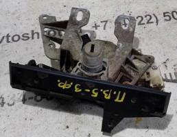 Кронштейн личинки (кнопки) багажника для VOLKSWAGEN Passat B5 (1996—2001)  запчасти бу