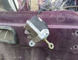 Актуатор замка багажника для Peugeot 107 I рестайлинг (2009—2012)  запчасти бу