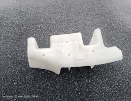 Крепление накладки задней верхней правой для Peugeot 107 I рестайлинг (2009—2012)  запчасти бу