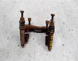 Скоба суппорта заднего для VOLKSWAGEN Passat B3 (1988—1993)  запчасти бу