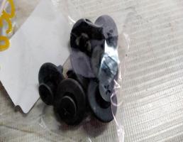 Пистон обшивки багажника для Volvo 850 I (1991—1997)  запчасти бу