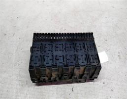 Блок предохранителей для VOLKSWAGEN Passat B3 (1988—1993)  запчасти бу