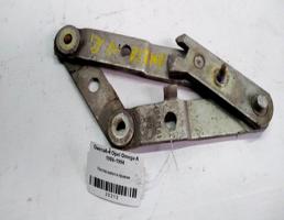 Петля капота правая для Opel Omega A (1984—1994)  запчасти бу