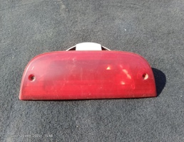 Фонарь задний доп (стоп сигнал) для Jeep Cherokee III (2001—2004)  запчасти бу