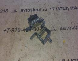 Петля двери багажника для KIA Rio II рестайлинг (2009—2011)  запчасти бу