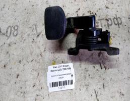 Крючок двери левой для Nissan Maxima J30 (1988—1994)  запчасти бу