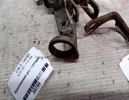 Крепление радиатора для Audi 100 C4 (1990—1994)  запчасти бу