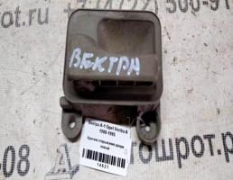 Крючок двери левой для Opel Vectra A (1988—1995)  запчасти бу