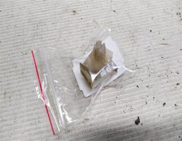 Крепление стекла для Mazda Tribute I (2000—2004)  запчасти бу