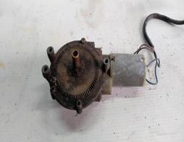 Моторчик стеклоочистителя передний для BMW 7 серия E32 (1986—1994)  запчасти бу