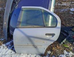 Дверь задняя левая для Nissan Primera P10E  запчасти бу
