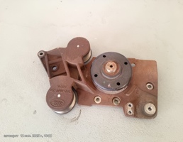 Кронштейн ролика обводного для Land Rover Defender I рестайлинг (2007—2016)  запчасти бу