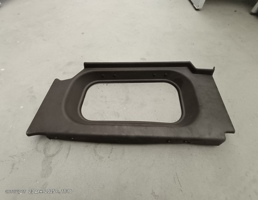 Накладка на стекло кузова глухого левого для Land Rover Defender I (1983—2007)  запчасти бу