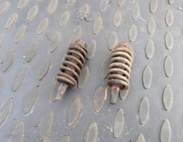 Пружина глушителя для Peugeot 107 I рестайлинг (2009—2012)  запчасти бу