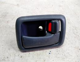 Крючок двери передней правой для Toyota Granvia I (1995—2002)  запчасти бу