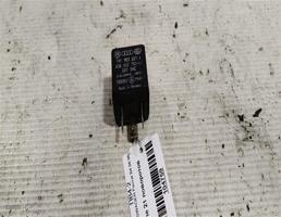 Реле 21 поворотов для VOLKSWAGEN Passat B4 (1993—1997)  запчасти бу