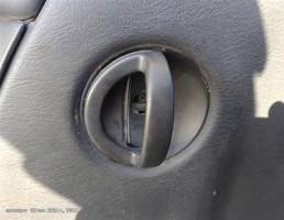 Крючок двери левой для Jeep Cherokee KJ 01-04г  запчасти бу