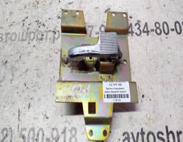 Крючок двери передней правой для Audi 100 C2 (1976—1983)  запчасти бу