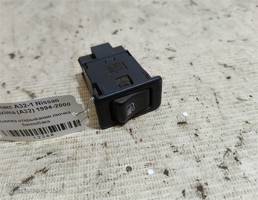 Кнопка открывания лючка бака для Nissan Maxima A32 (1994—2000)  запчасти бу