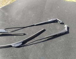 Поводок стеклоочистителя передний пара для Daihatsu Mira L275 (2006—2018)  запчасти бу
