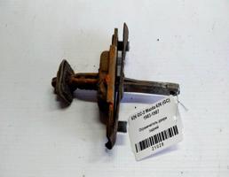 Ограничитель двери задней для Mazda 626 GC (1982—1987)  запчасти бу