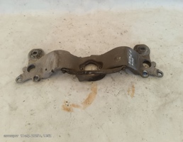 Траверса АКПП для Audi А4 B6 00-06г  запчасти бу