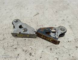 Ролик направляющий замка капота пара для BMW 3 серия E30 (1982—1994)  запчасти бу