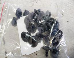 Болт ручки обшивки для Nissan Micra K11 (1992—2002)  запчасти бу