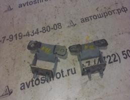 Петля двери багажника для Nissan Almera N16 (2000—2003)  запчасти бу