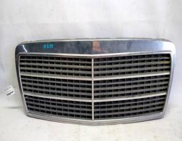 Решетка радиатора для MERSEDESBENZ W210 E 95-00г  запчасти бу
